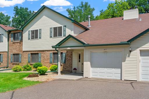 977 Heritage Court E, Vadnais Heights, MN 55127