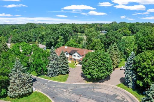 977 Heritage Court E, Vadnais Heights, MN 55127