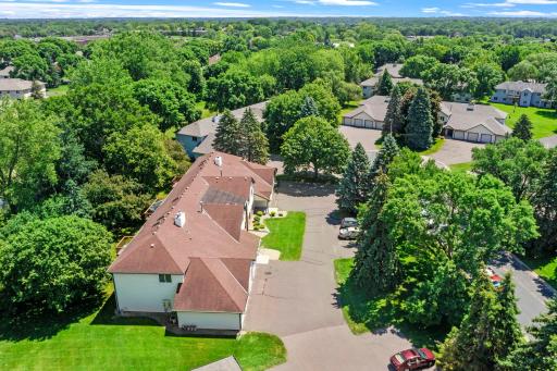 977 Heritage Court E, Vadnais Heights, MN 55127