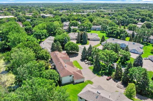 977 Heritage Court E, Vadnais Heights, MN 55127