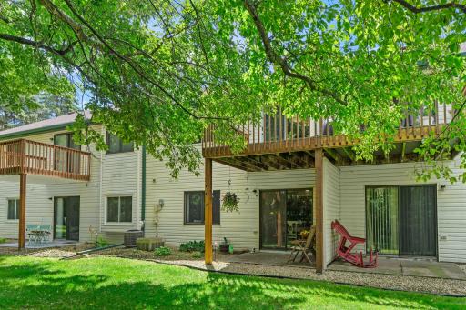 977 Heritage Court E, Vadnais Heights, MN 55127