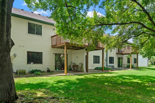 977 Heritage Court E, Vadnais Heights, MN 55127