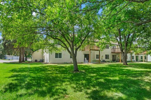 977 Heritage Court E, Vadnais Heights, MN 55127