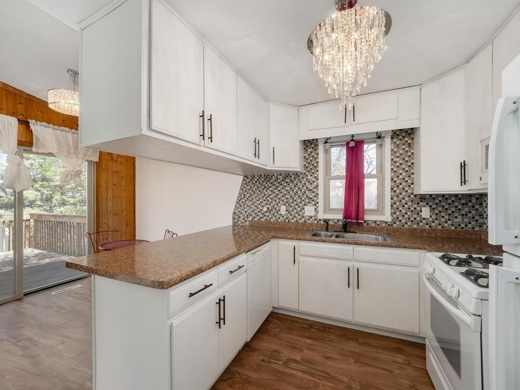 015-024-Kitchen-1024x768.jpg