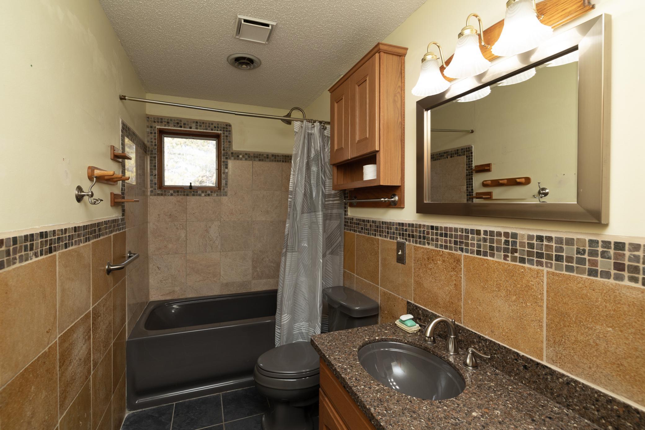 Upper Level Full Bathroom