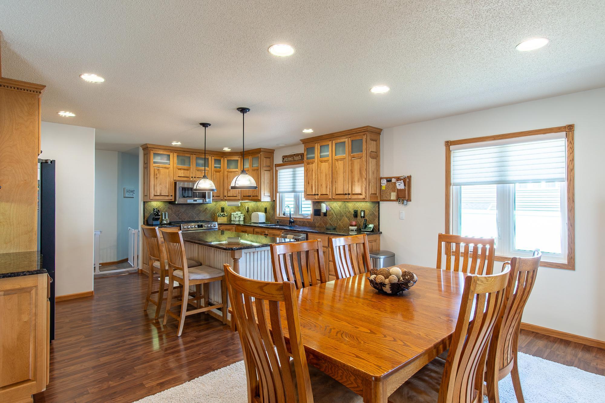 Dining/kitchen