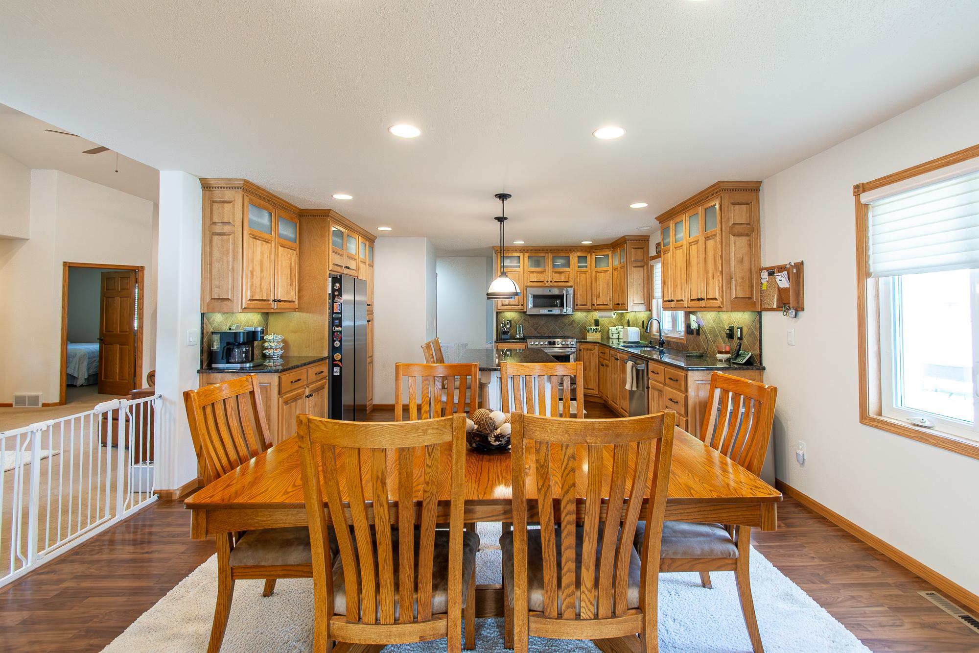 Dining/kitchen