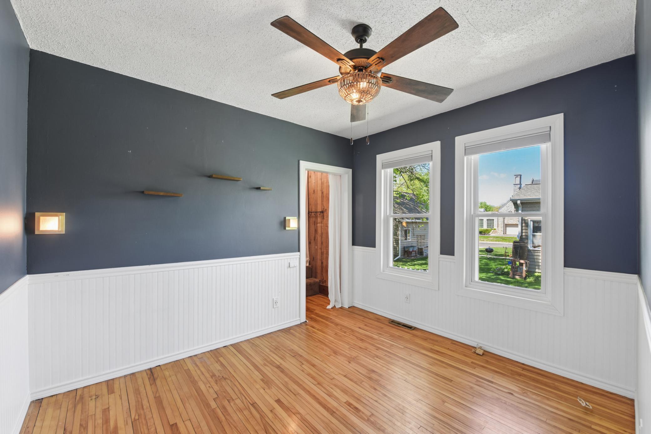Owners Bedroom w Walk-in Closed