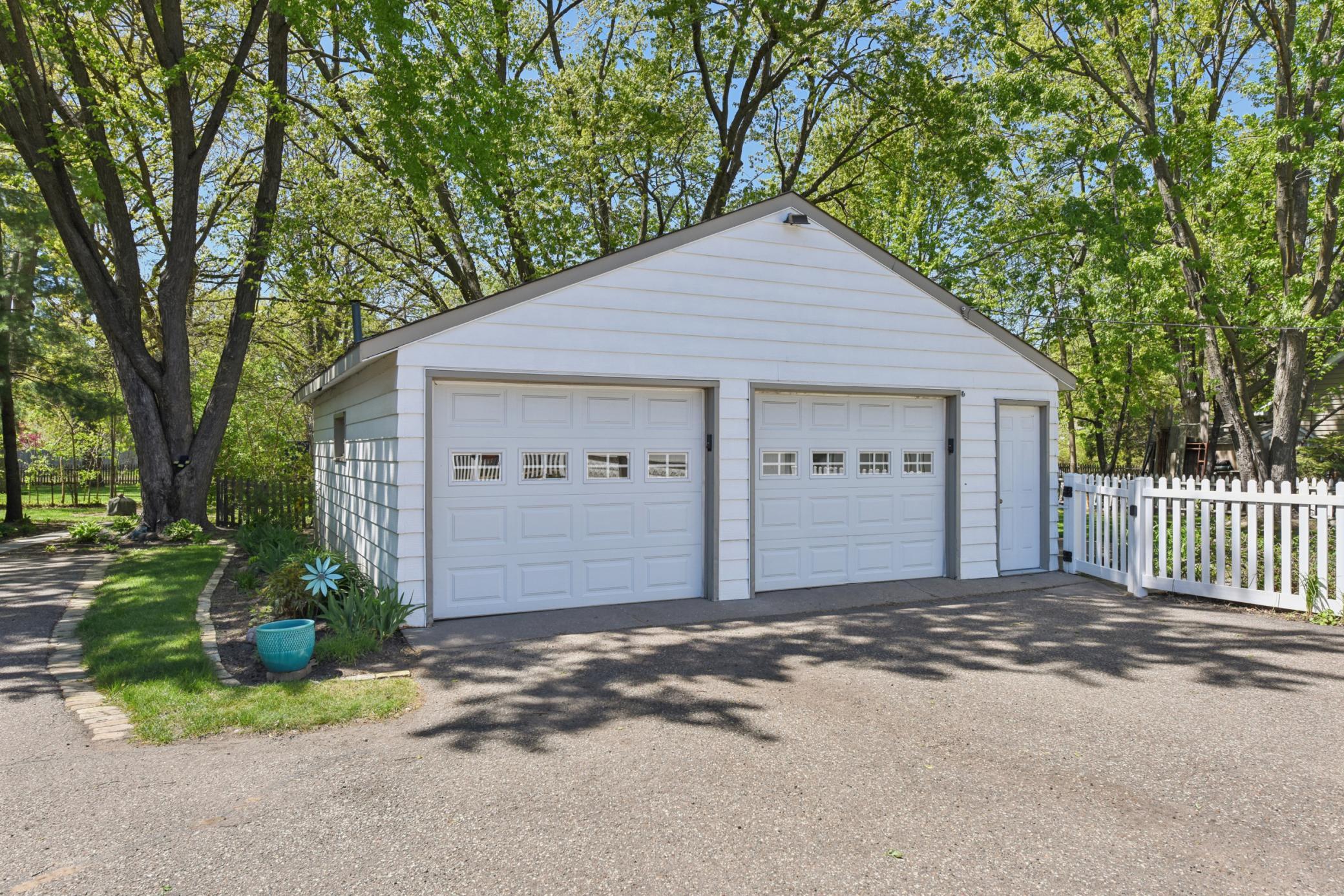 Oversize 2-Car garage