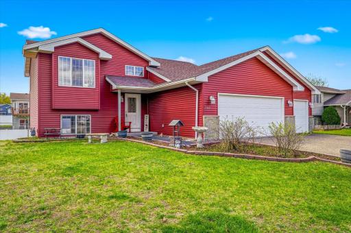 503 Cottonwood Street SW, Isanti, MN 55040