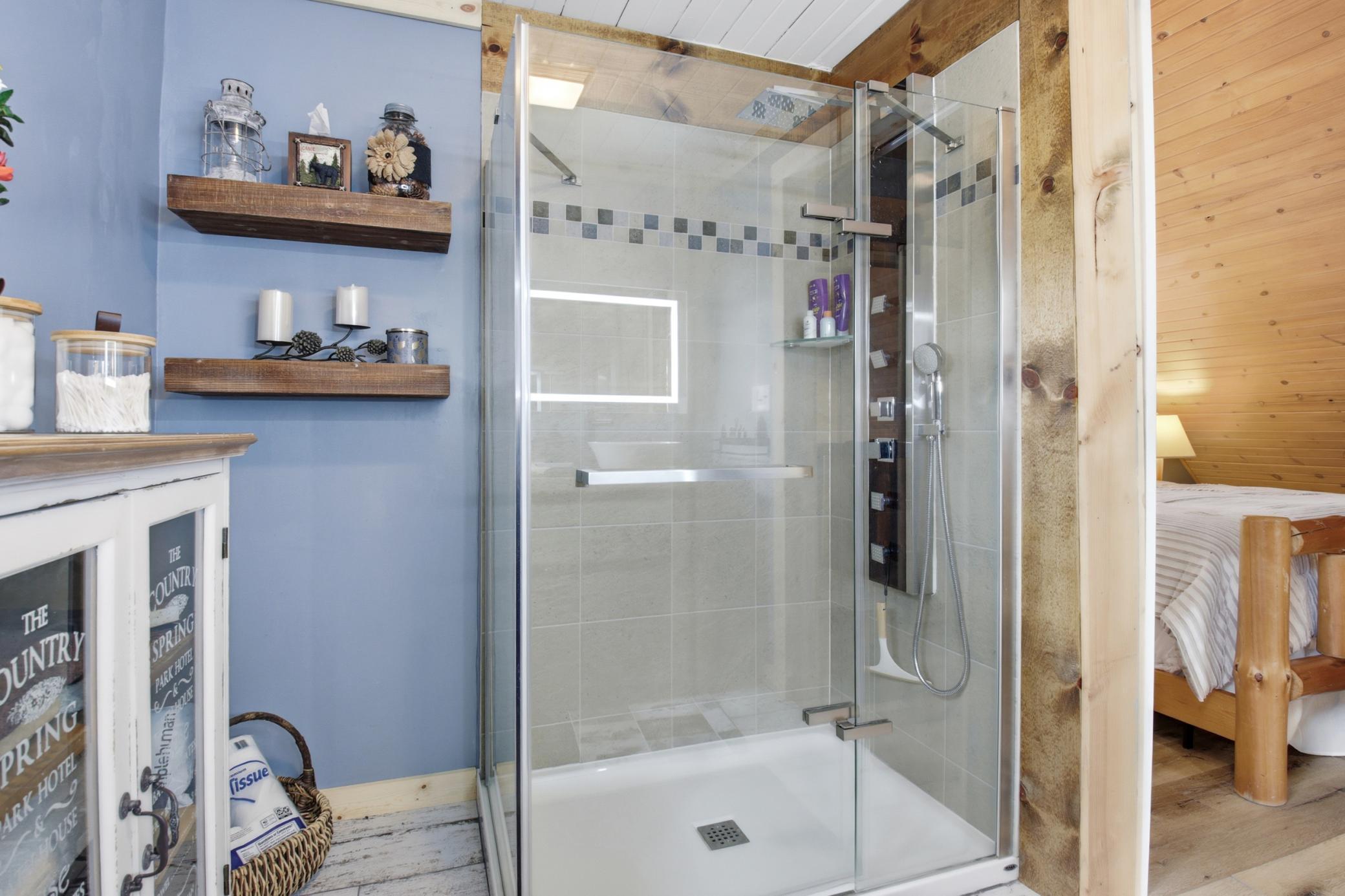 Private Owner's bath is sure to please