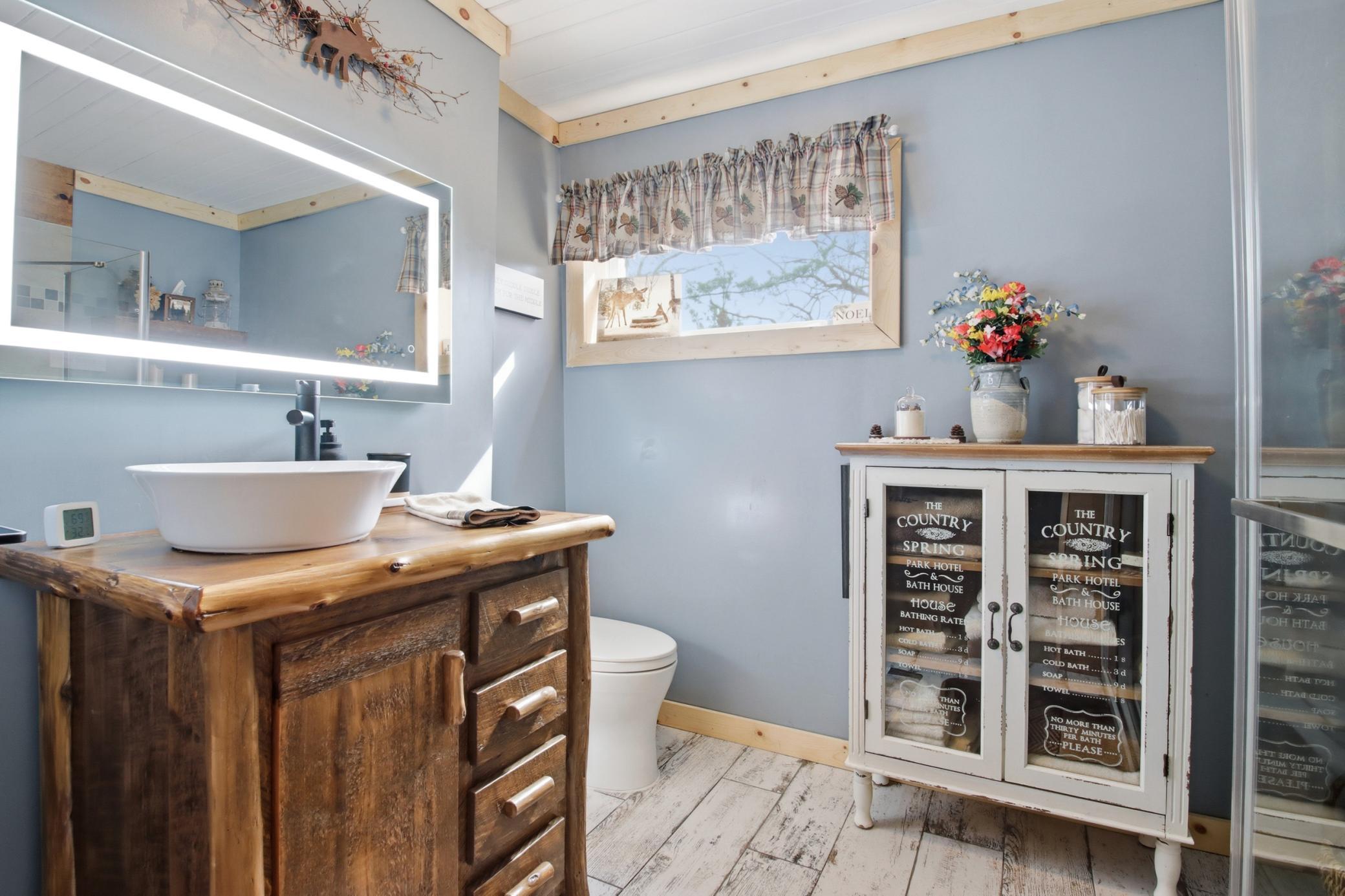 Additional Owners bathroom features