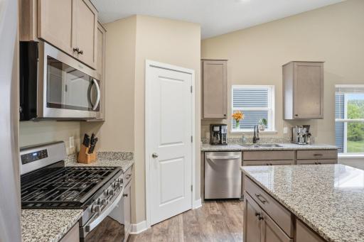18137 Hidden Creek Trail, Lakeville, MN 55044