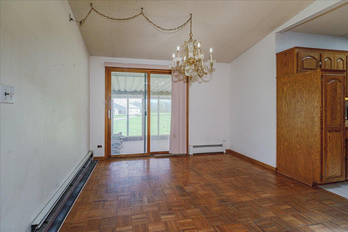34-Dining Area.jpg
