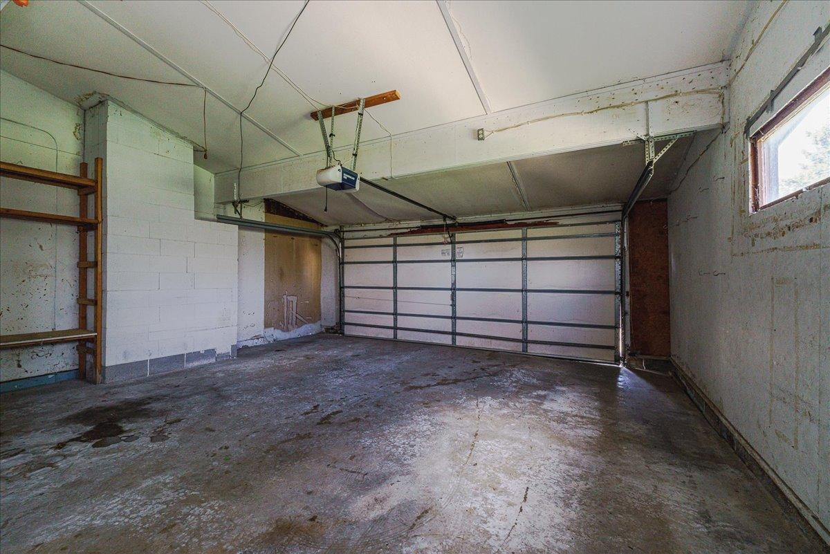 57-Garage.jpg