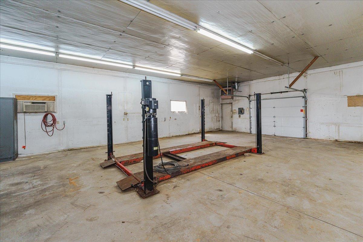 18-Aviation Hanger Lift.jpg