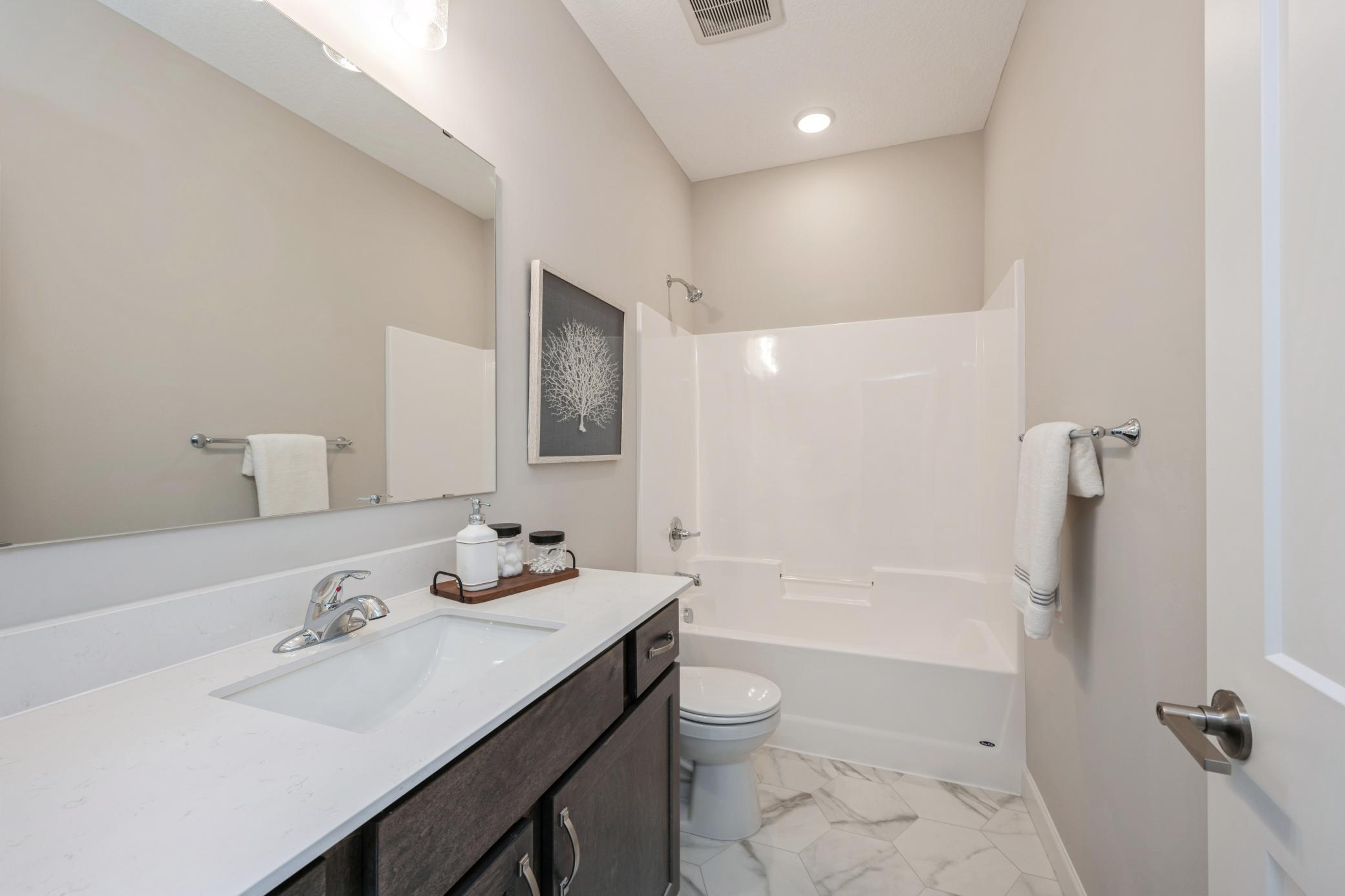 Main Bathroom (1).jpg