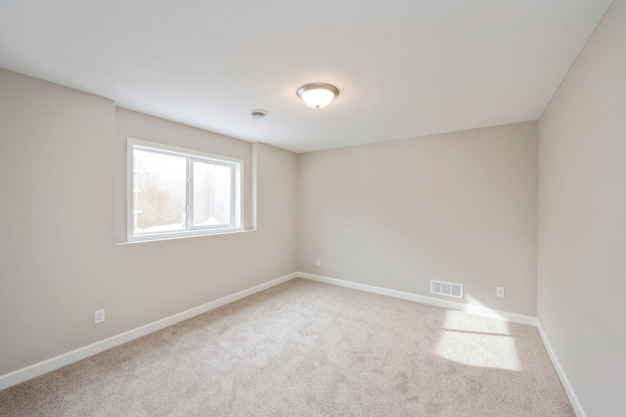 Lower Level Bedroom (2).jpg