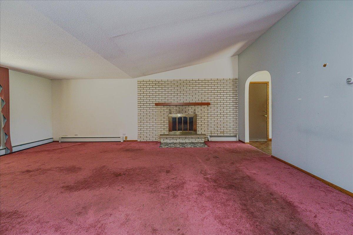 30-Living Room.jpg