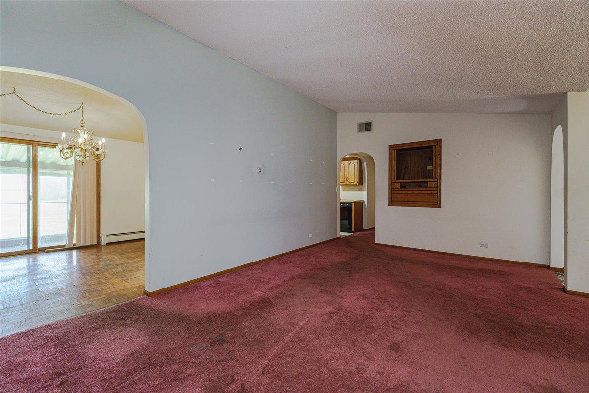 33-Living Room.jpg