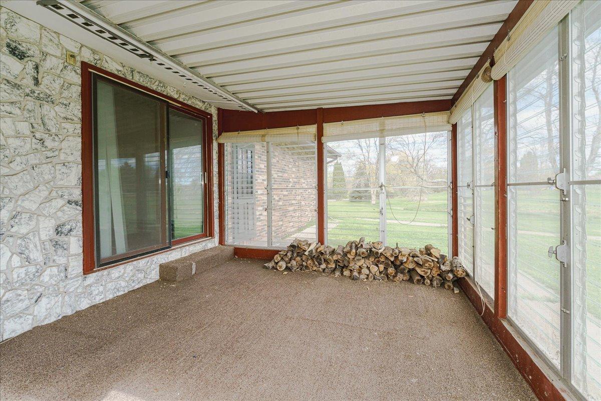 25-Sun Room.jpg