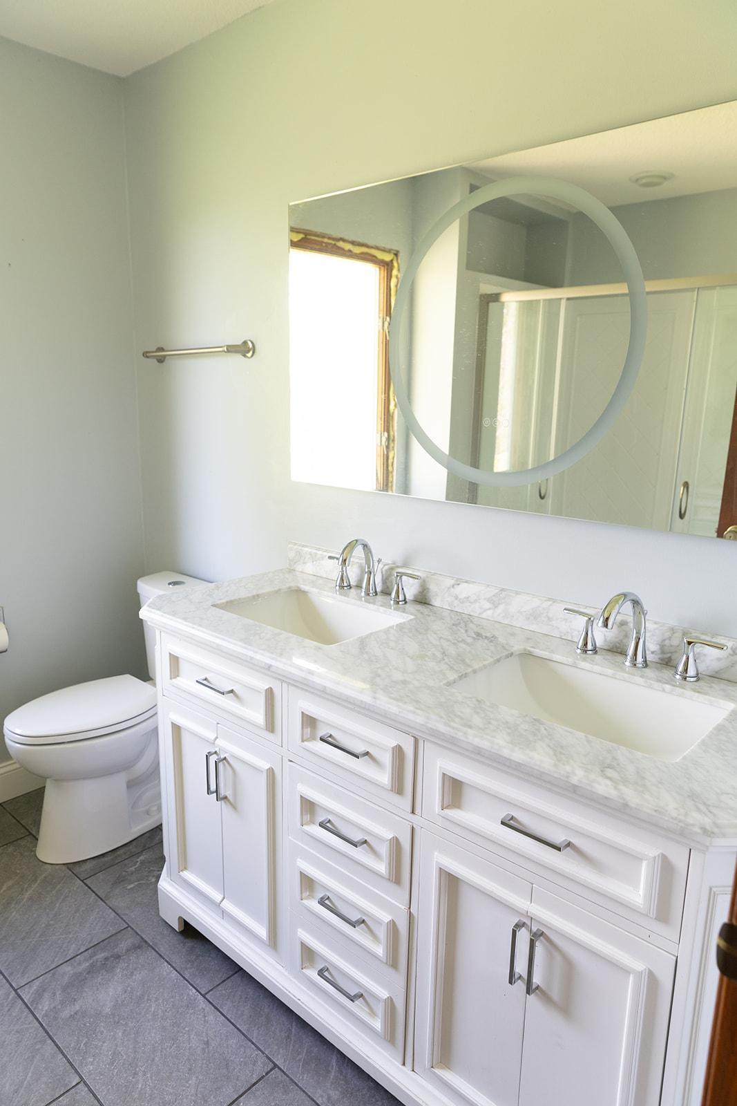 Primary bath with dual sinks