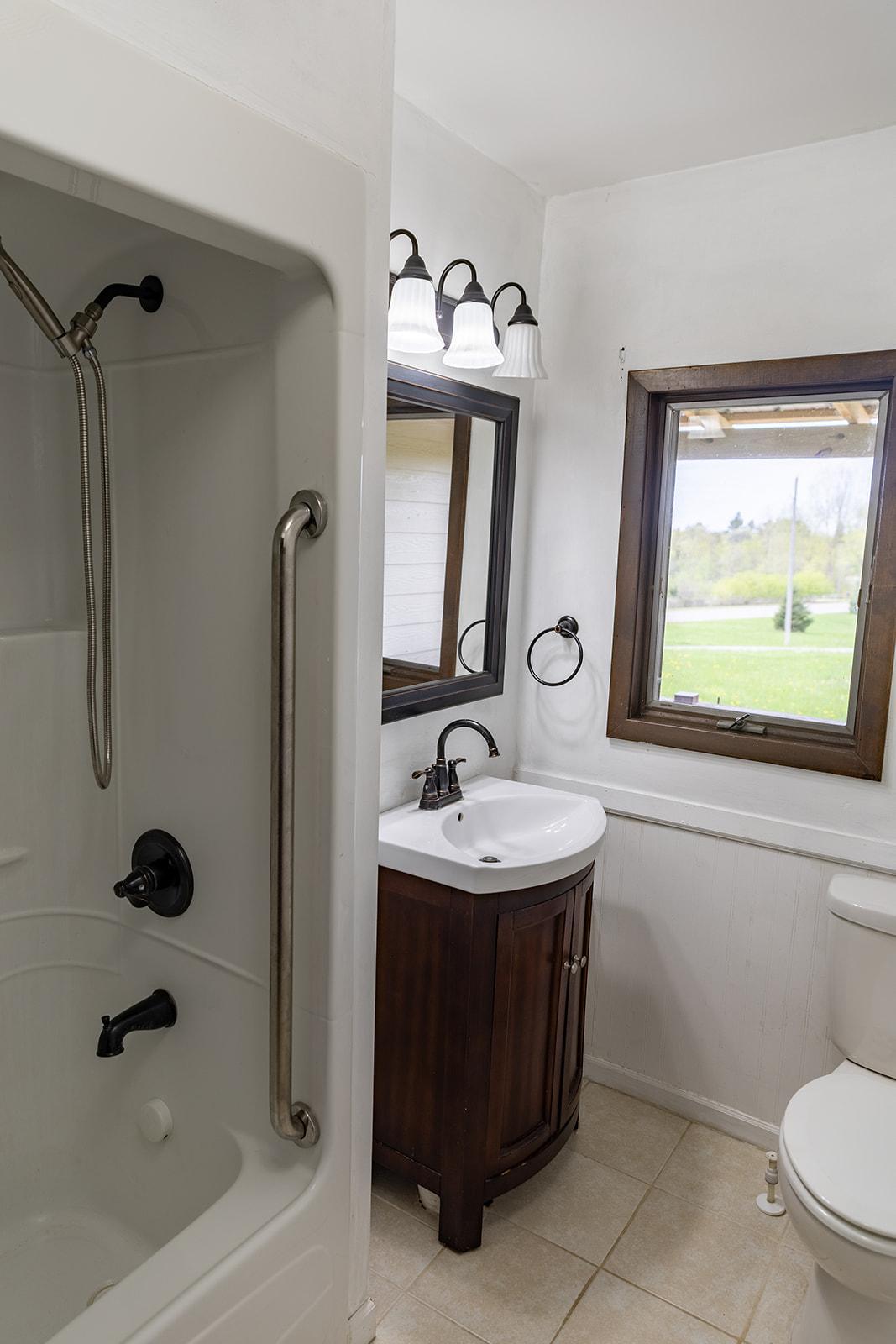 Full bath in Guest House