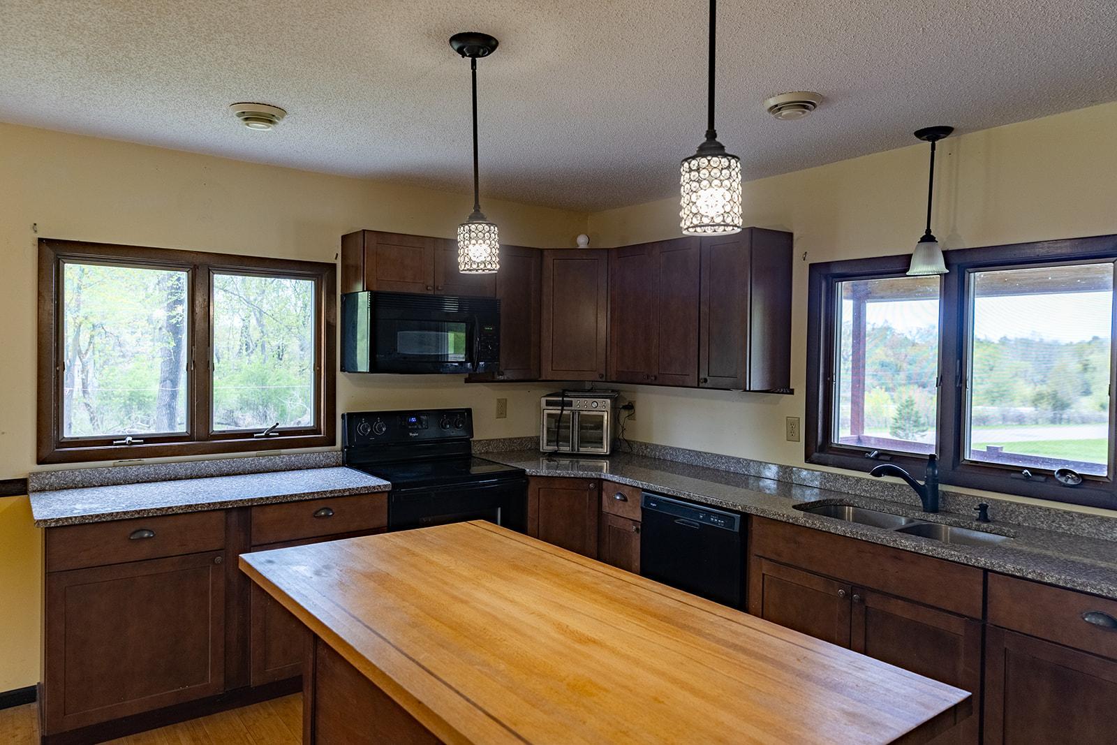Kitchen with great center island