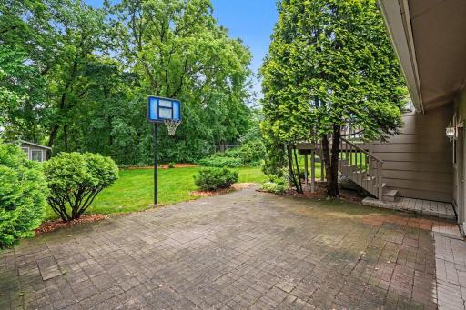 7201 32nd Avenue N, Crystal, MN 55427