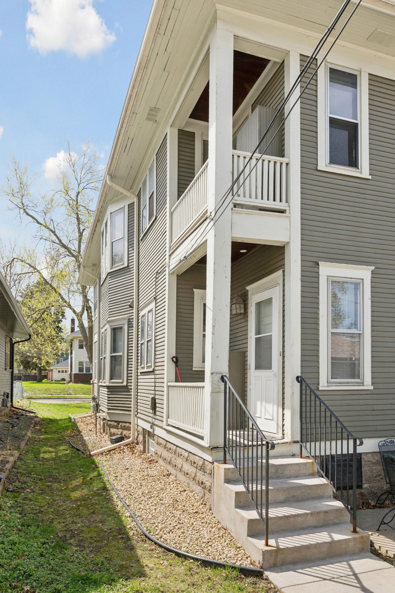993 Wakefield Ave