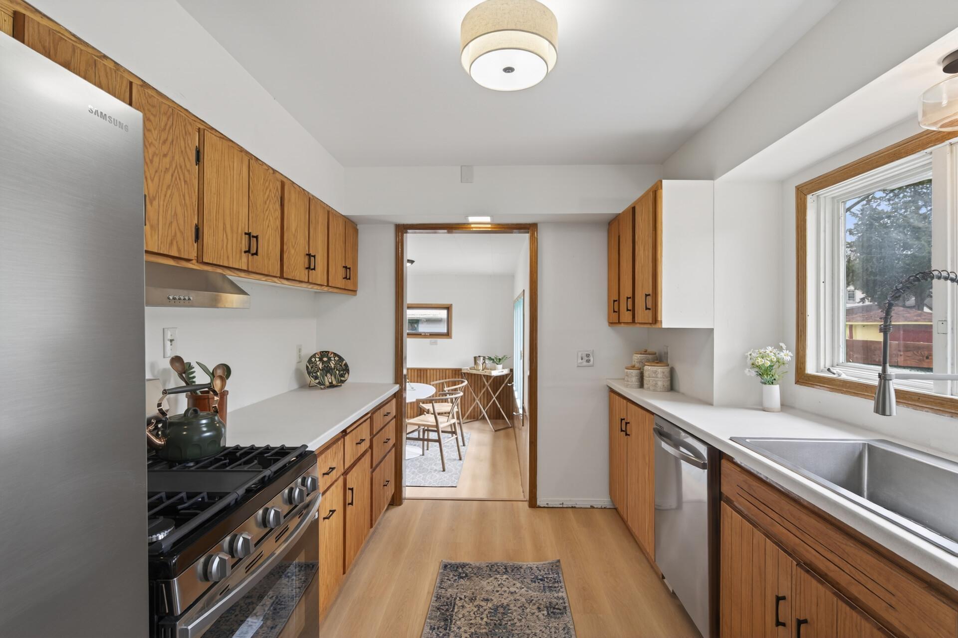 Brand new appliances in the sunny south-facing kitchen.
