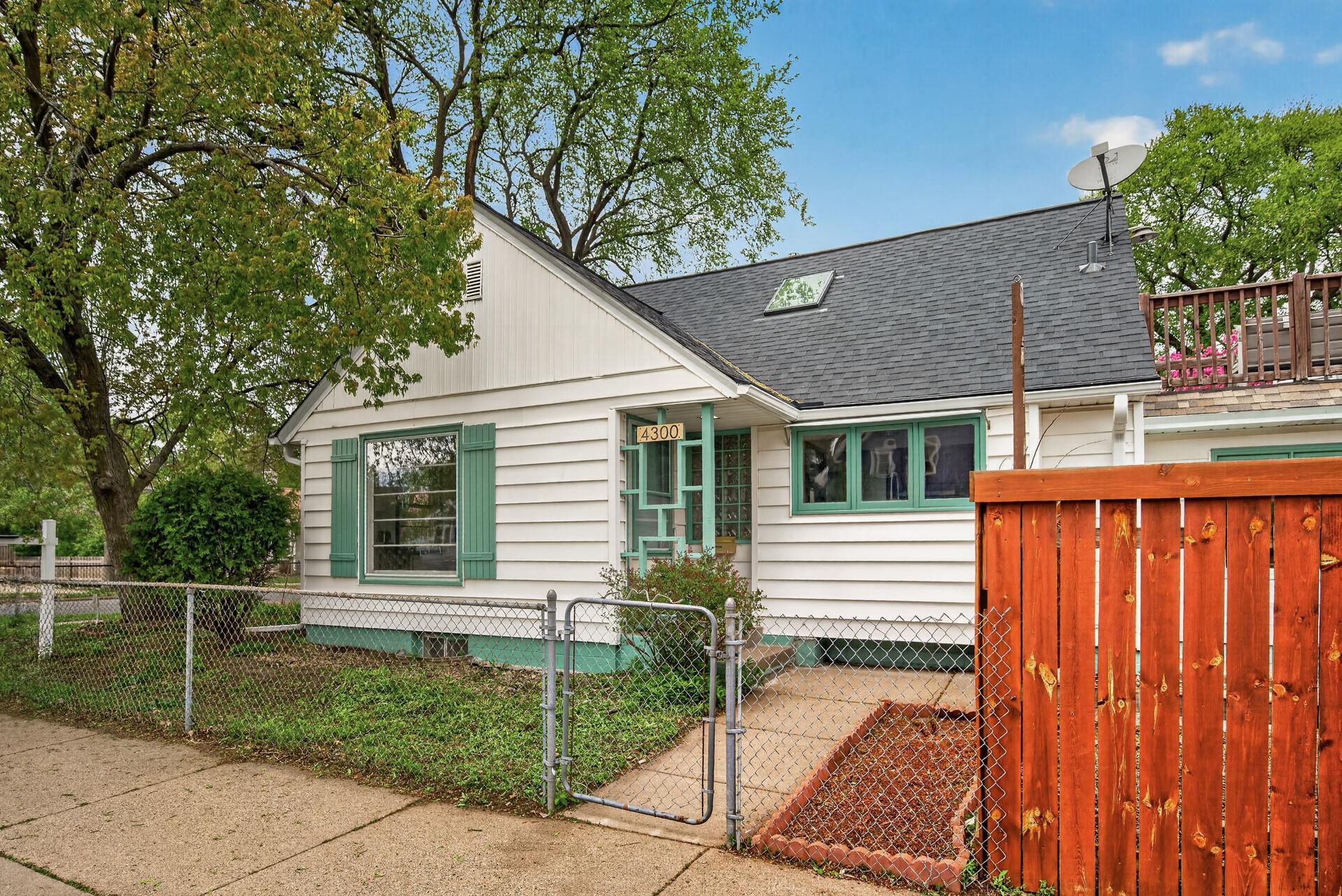 Welcome to 4300 E 41st in the heart of Longfellow!