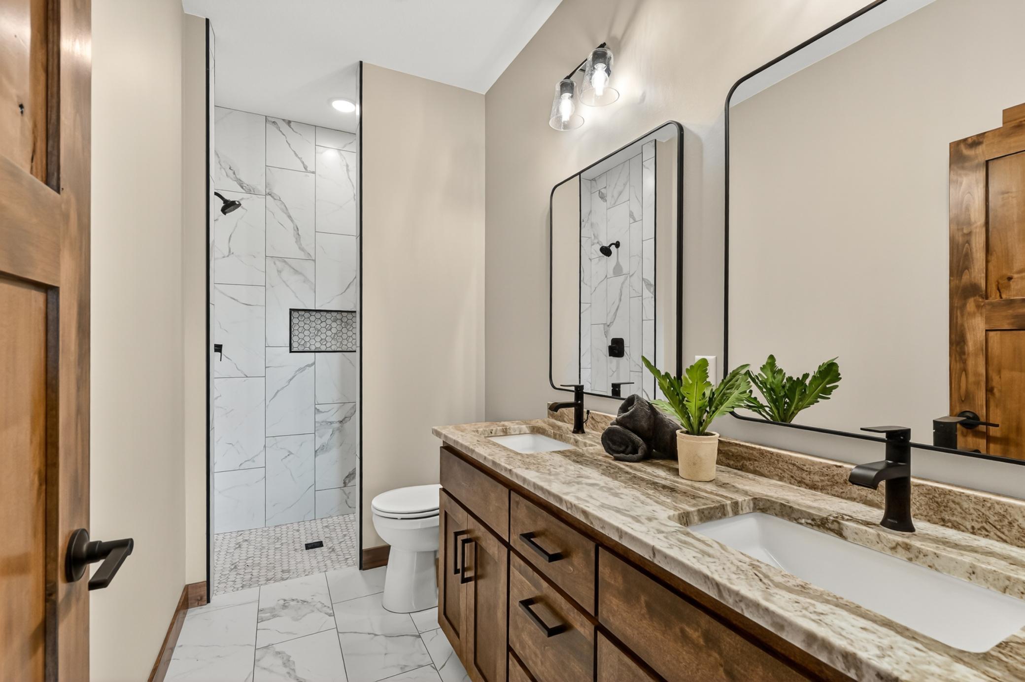 Owner's suite bath