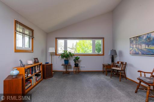 1874 Skillman Avenue W, Roseville, MN 55113