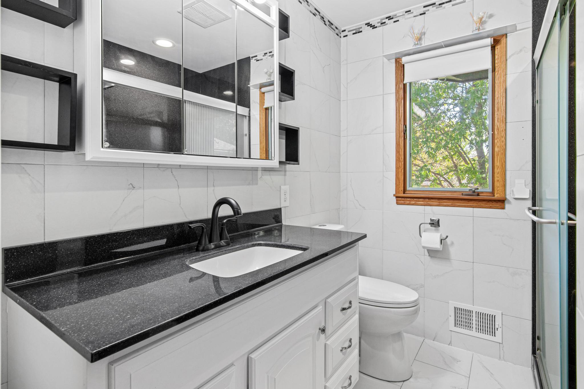 Upper level bath