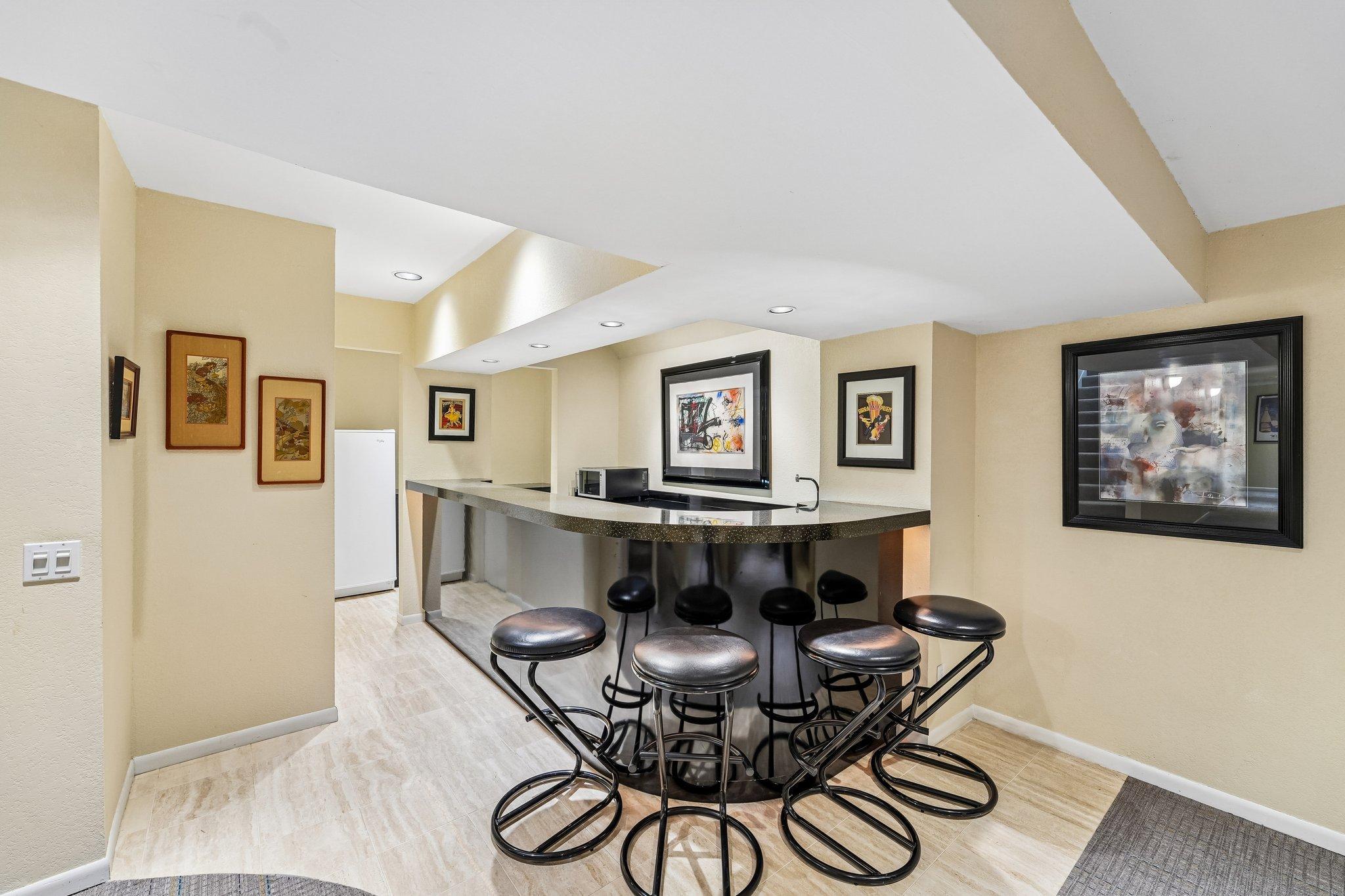 40-web-or-mls-Hyde Park Ln-S0505-040.jpg