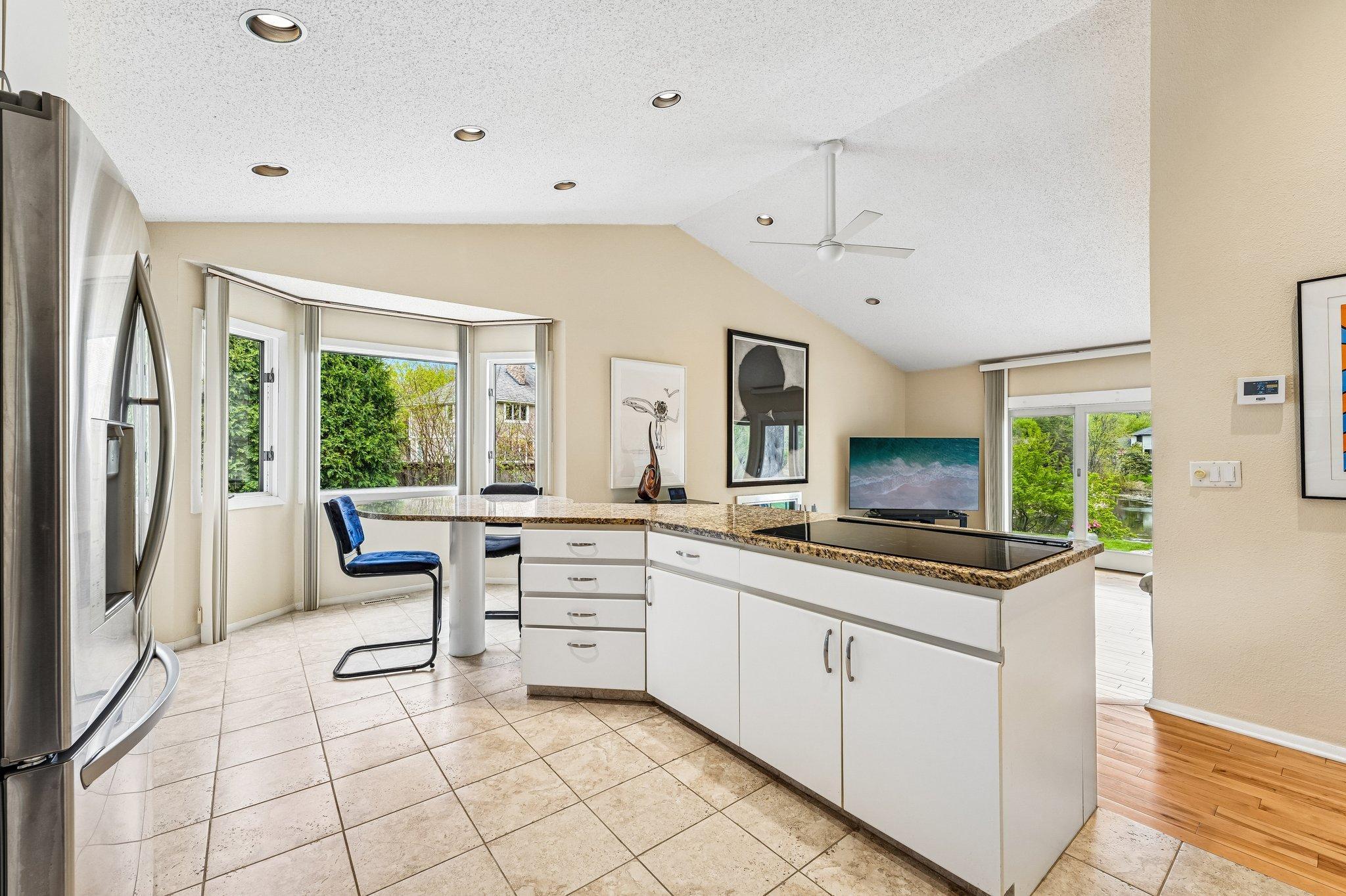 22-web-or-mls-Hyde Park Ln-S0505-022.jpg