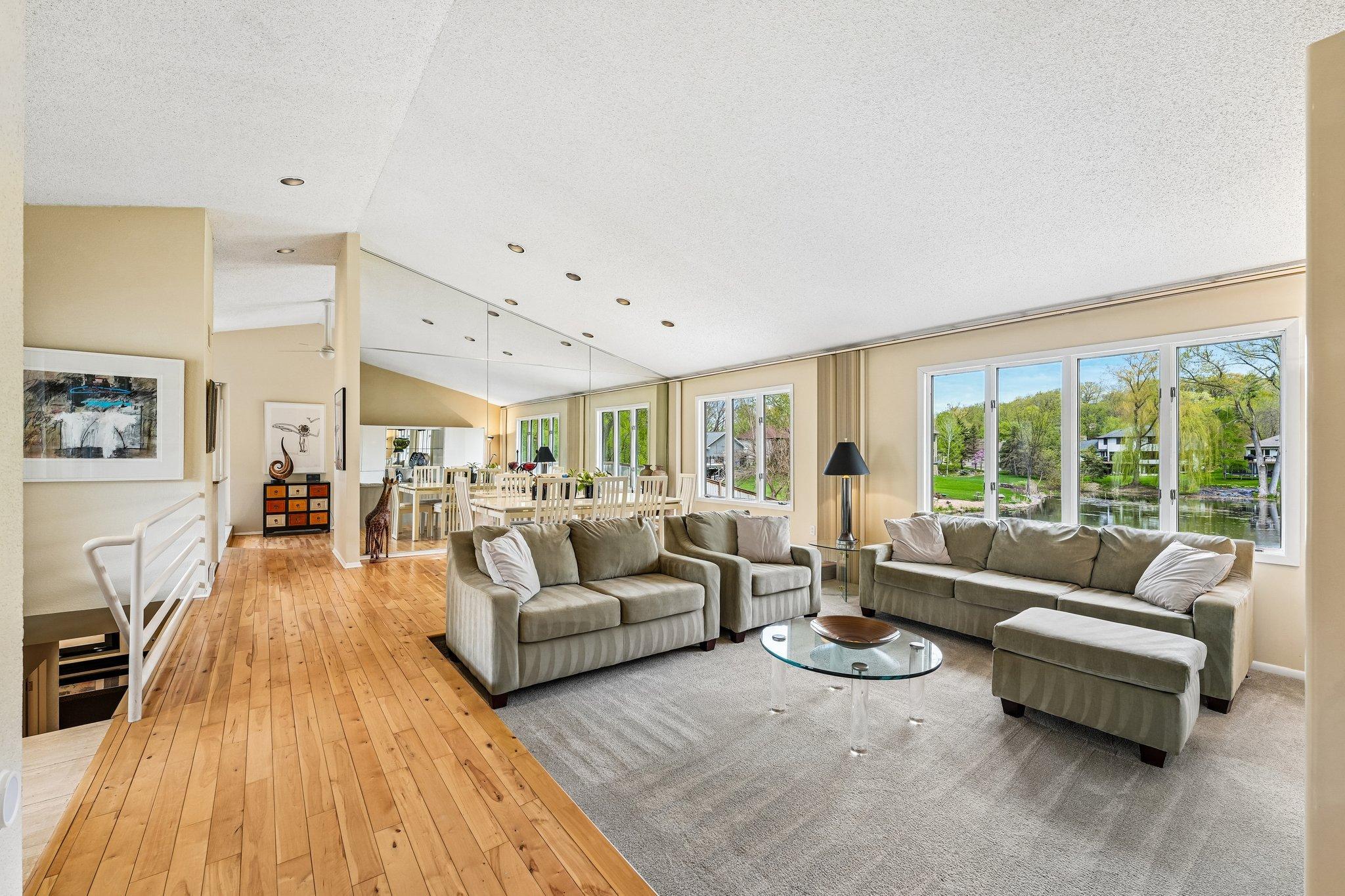 11-web-or-mls-Hyde Park Ln-S0505-011.jpg