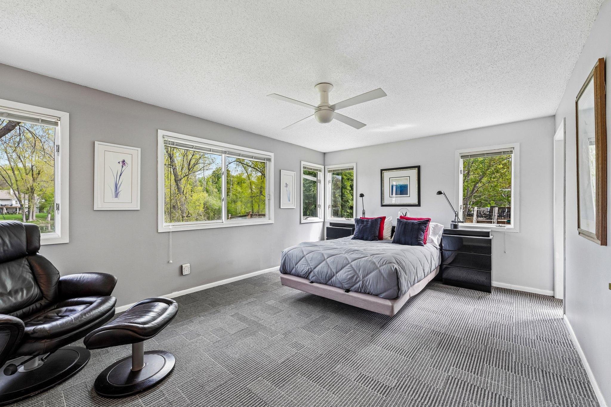 25-web-or-mls-Hyde Park Ln-S0505-025.jpg