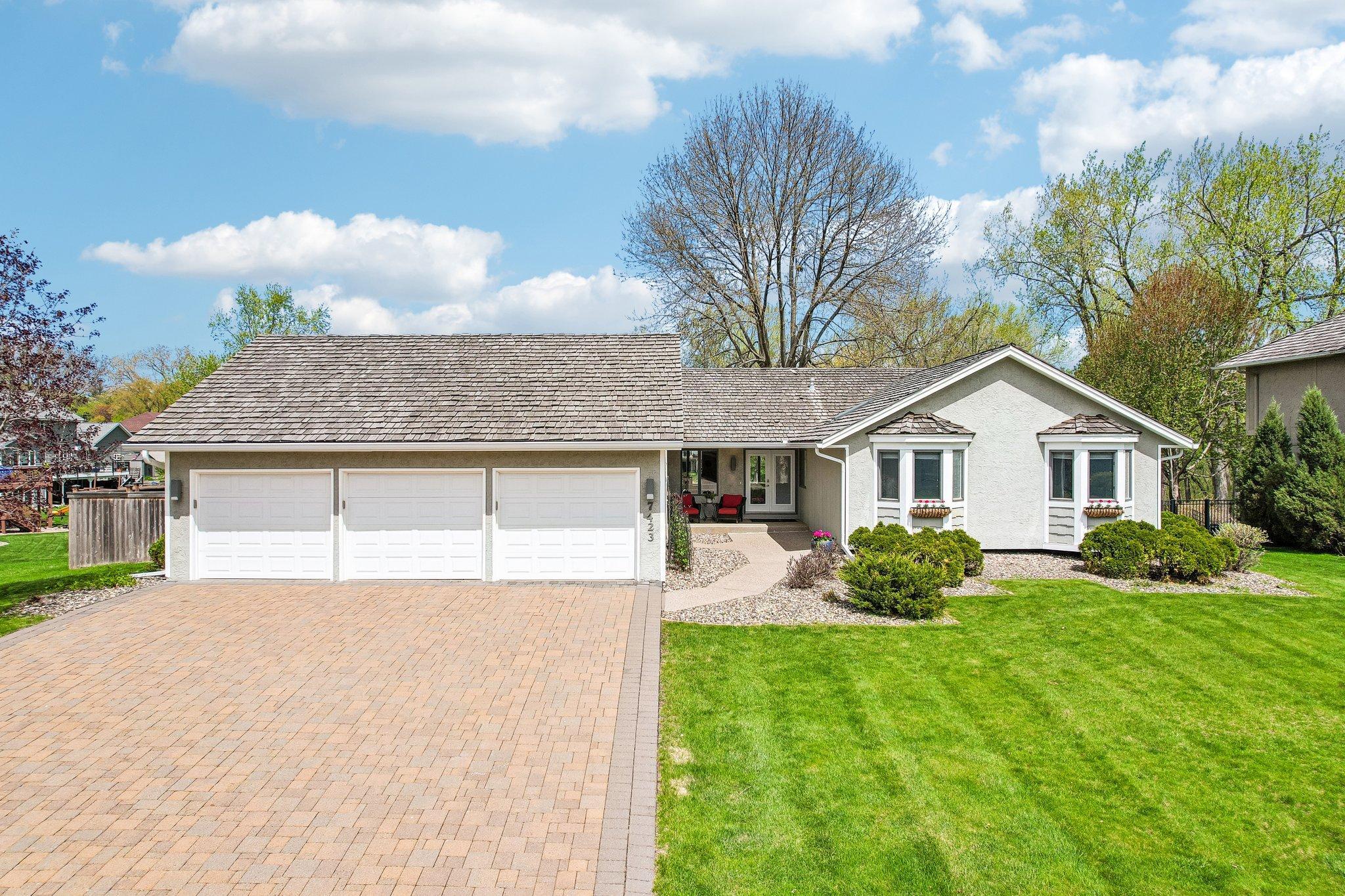 6-web-or-mls-Hyde Park Ln-S0505-006.jpg