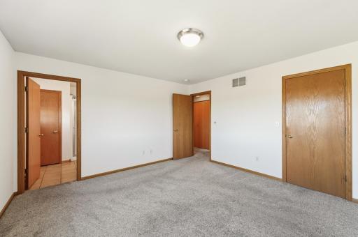 4414 Meadow Lakes Drive NW, Rochester, MN 55901