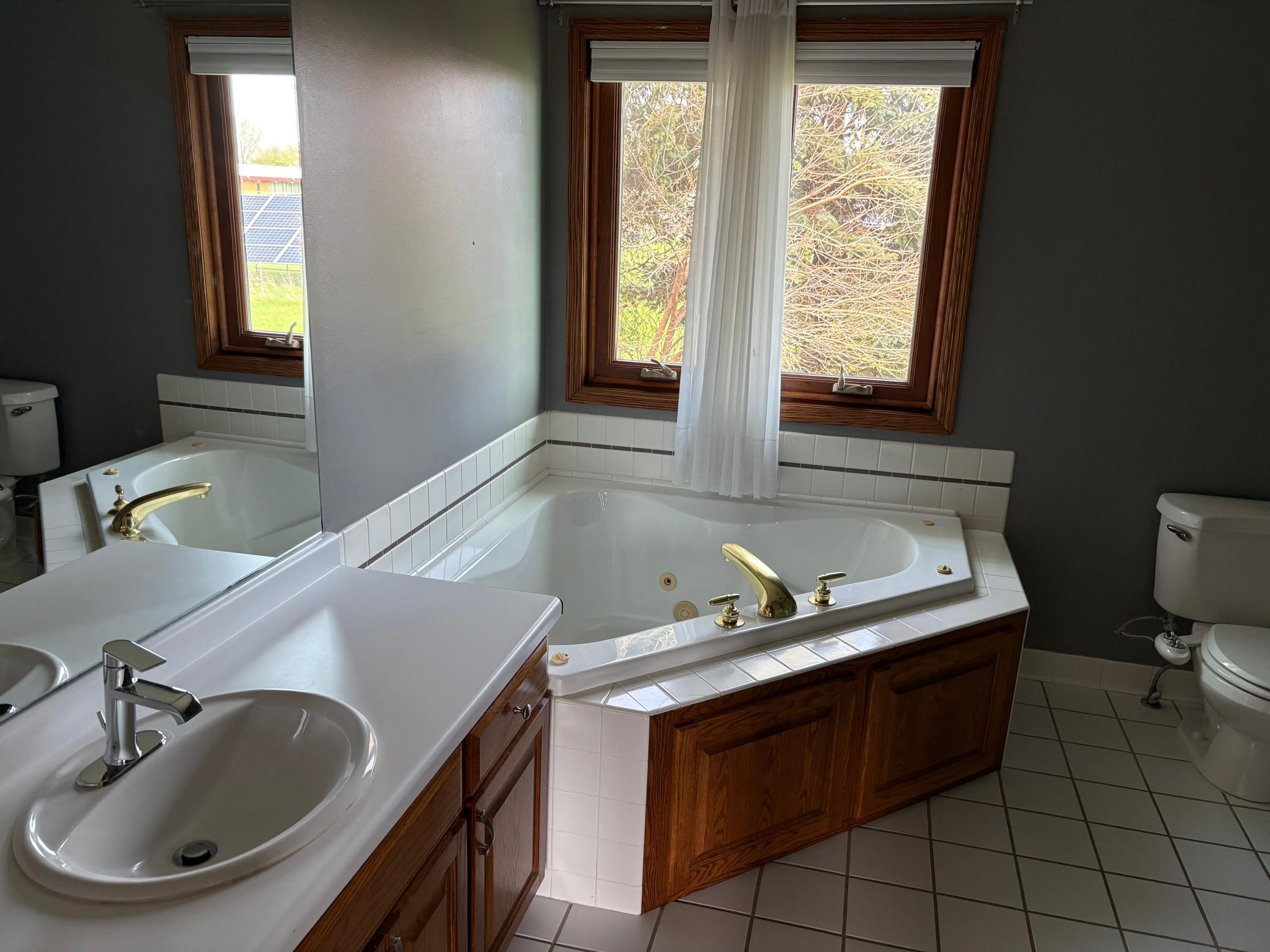 Jacuzzi tub
