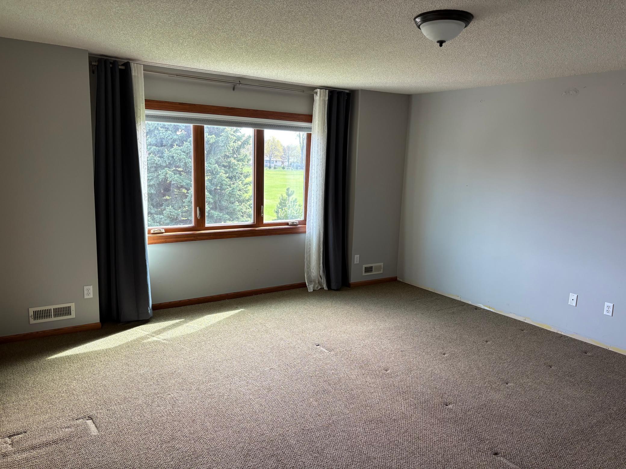 Expansive primary ensuite 2 walk in closets