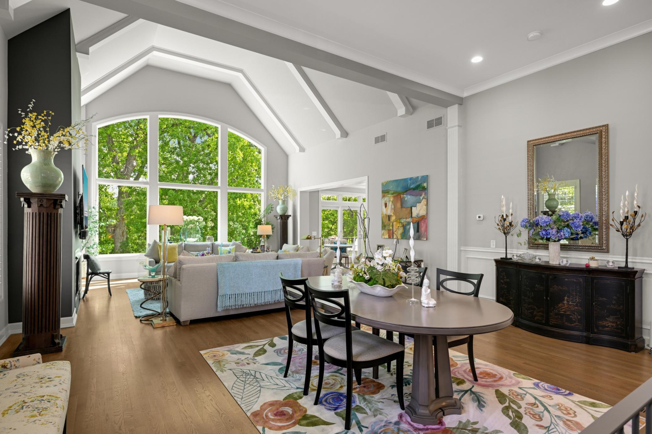 9" to 28' ceilings on the main floor
