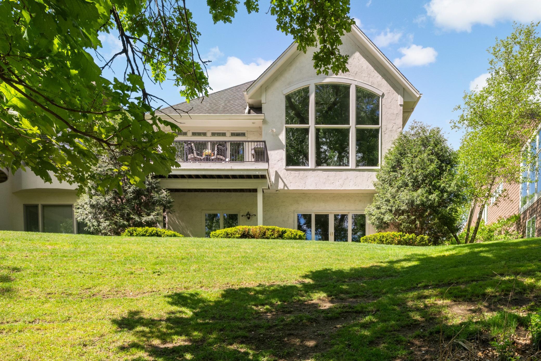 Beautiful hilltop setting where you can watch wildlife year-round