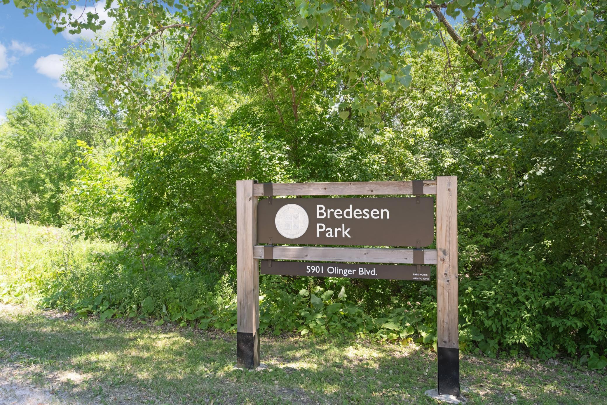 A short stroll to Bredesen park's walking paths