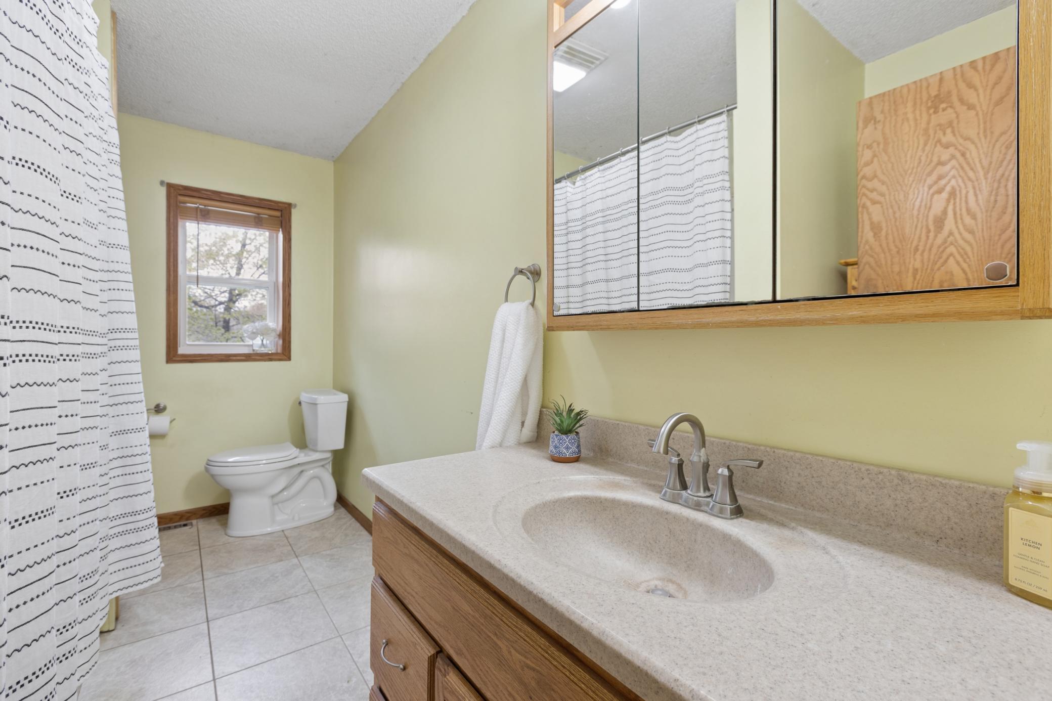 Main Level - Full Bath.jpg