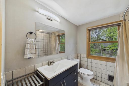 1405 Mahtomedi Avenue, Saint Paul, MN 55115