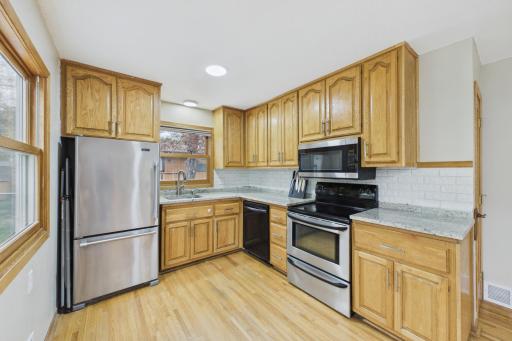 1405 Mahtomedi Avenue, Saint Paul, MN 55115