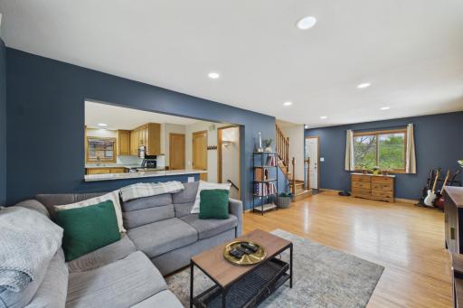 1405 Mahtomedi Avenue, Saint Paul, MN 55115